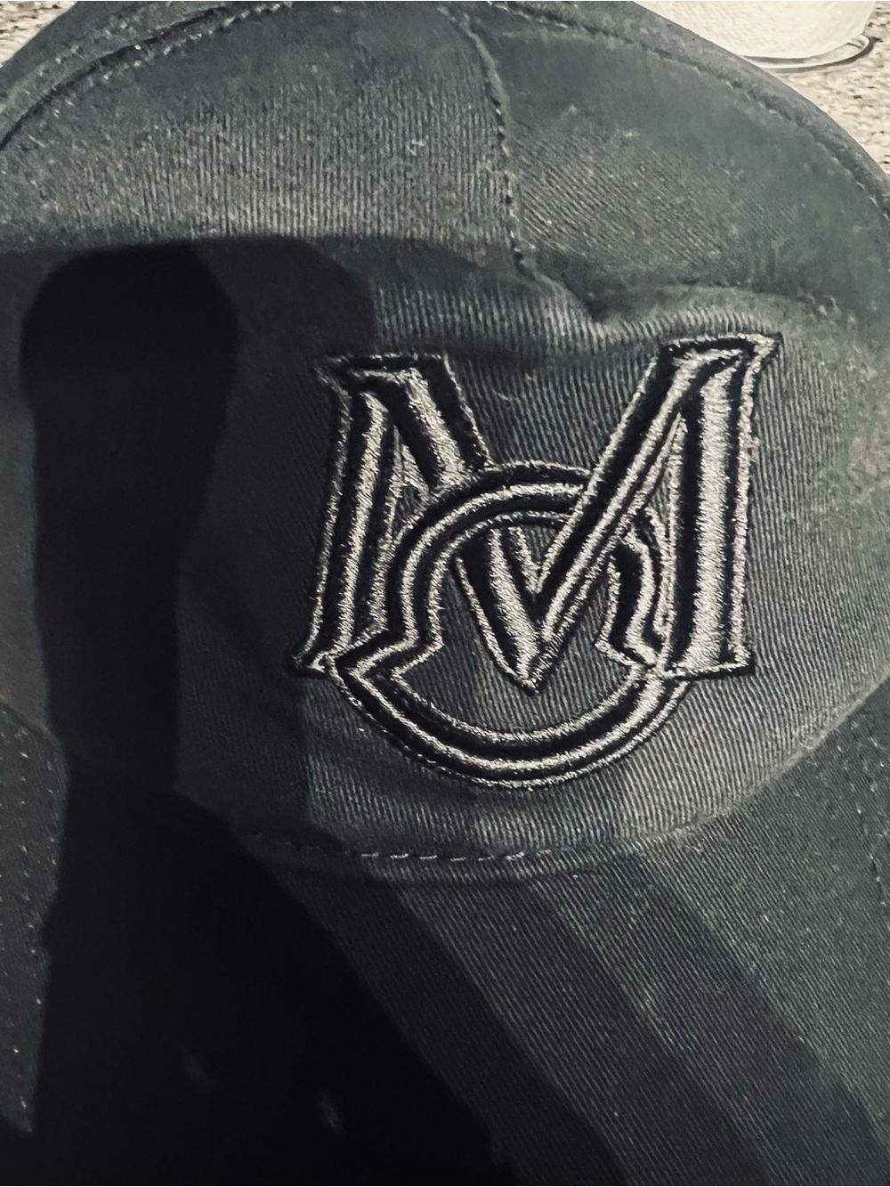 Moncler hat - Picture 2 of 3